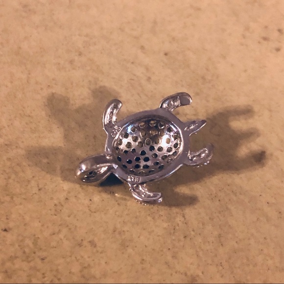 Peridot and Crystal Sea 🌊 Turtle 🐢 Pendant - Picture 4 of 4